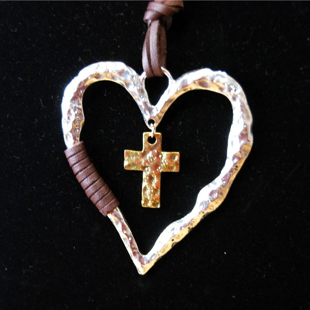 Leather Necklace NWOT Silver-tone hollow Dangle Heart &‎ Cross pendant Rope